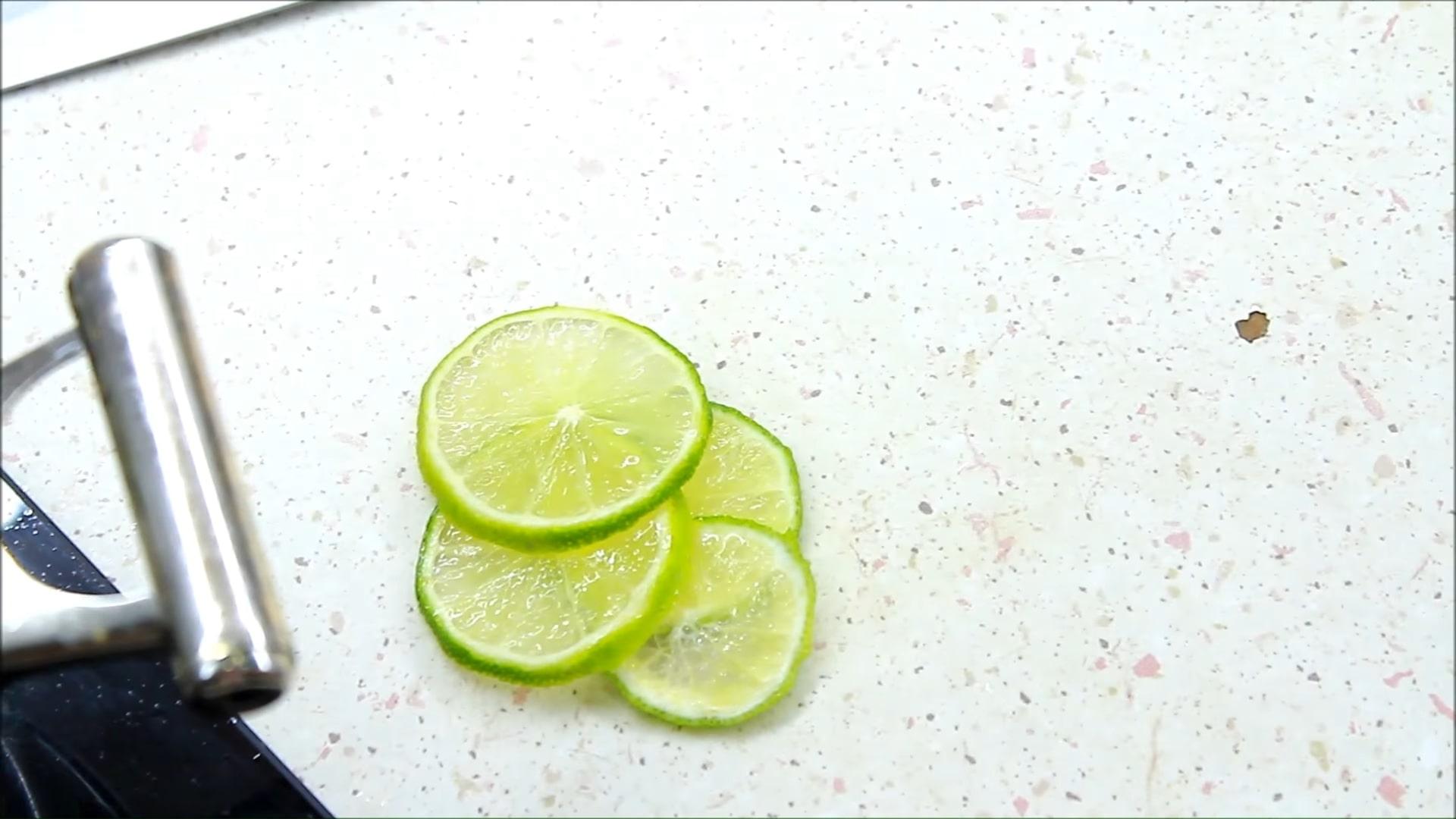 Лимонад с лаймом и мятой - шаг 6