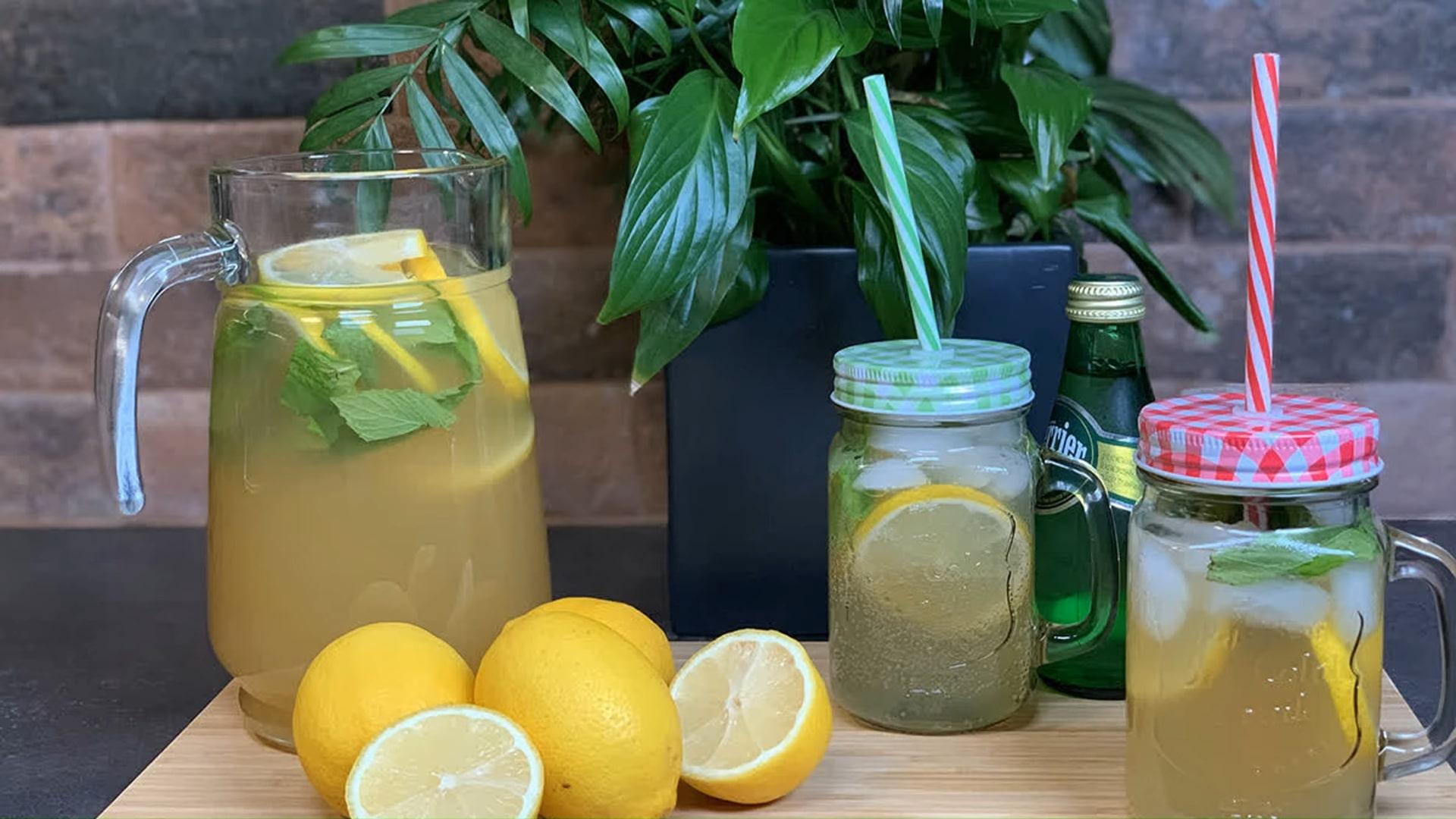 Лимонад с мёдом и лимоном - фото