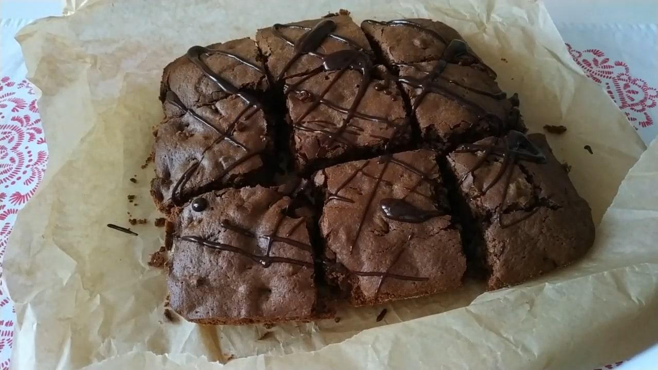 Брауни с горьким шоколадом - Лайфхакер