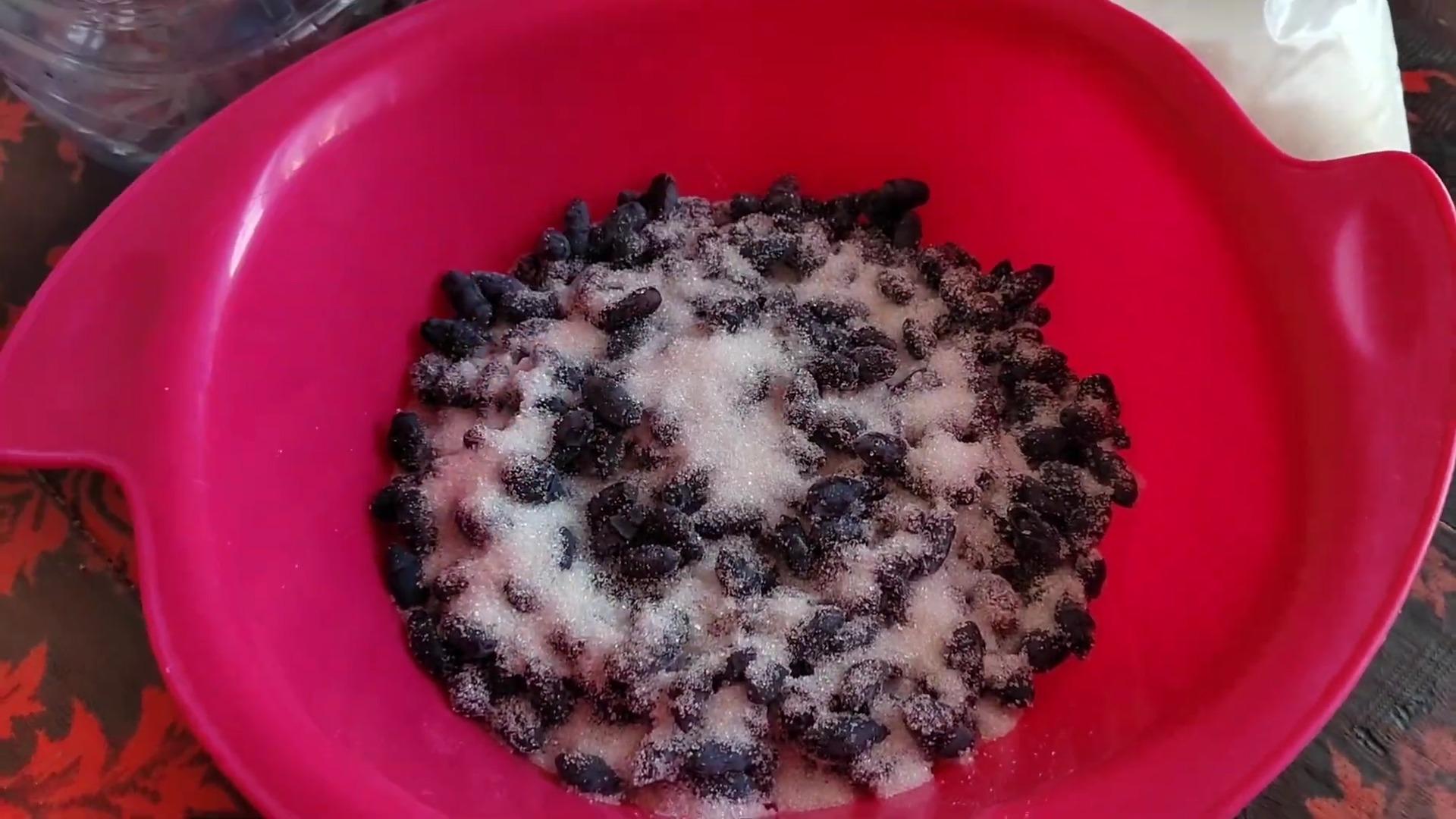 Конфитюр из жимолости — рецепт на зиму с пошаговыми фото