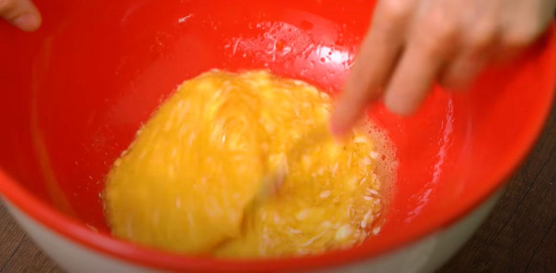 Пошаговый рецепт приготовления сахарного пирога со сливками - шаг 3