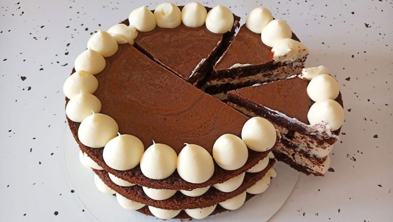 Шоколадный торт Вупи Пай с крем чизом: пошаговый рецепт