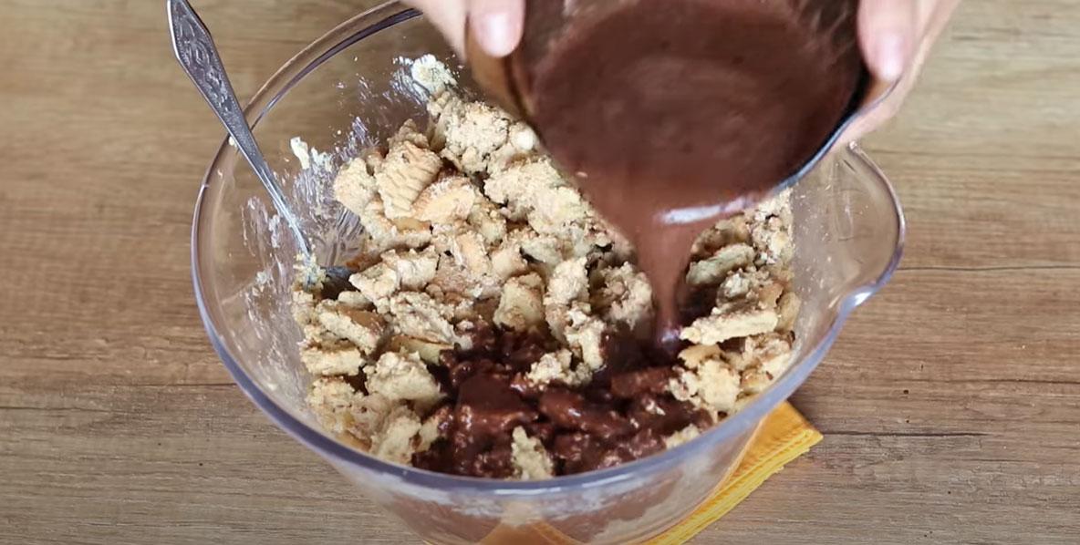 Пошаговый рецепт шоколадной колбасы из печенья - шаг 7