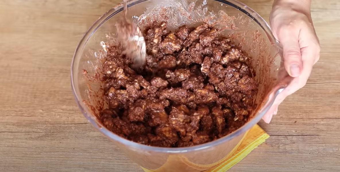Пошаговый рецепт шоколадной колбасы из печенья - шаг 8