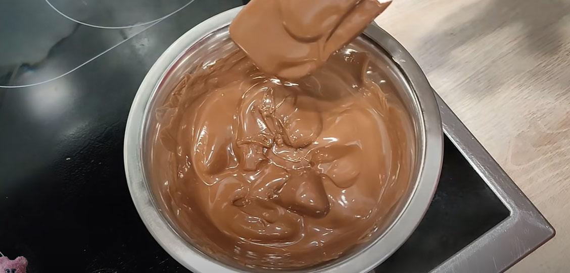 Пошаговый рецепт черный шоколадный ганаш с порошковым красителем - шаг 1