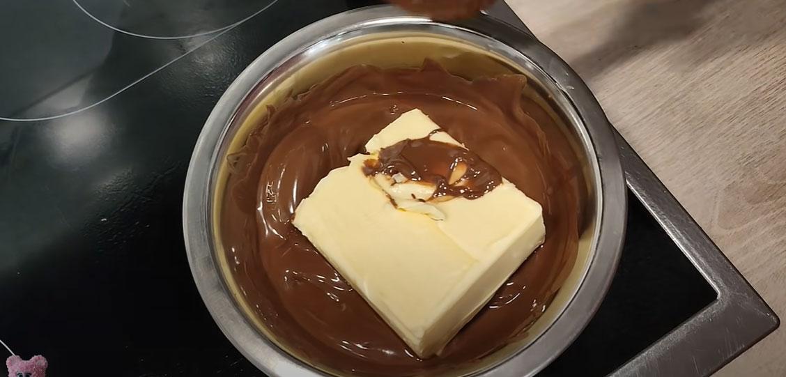 Пошаговый рецепт черный шоколадный ганаш с порошковым красителем - шаг 2