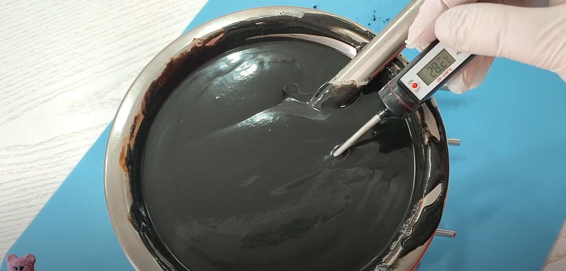 Пошаговый рецепт черный шоколадный ганаш с порошковым красителем - шаг 5