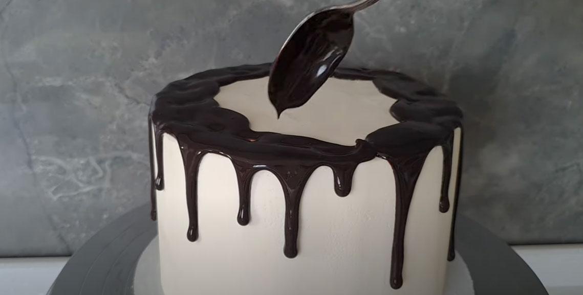Подтеки на торт из шоколадной глазури на молоке и крахмале
