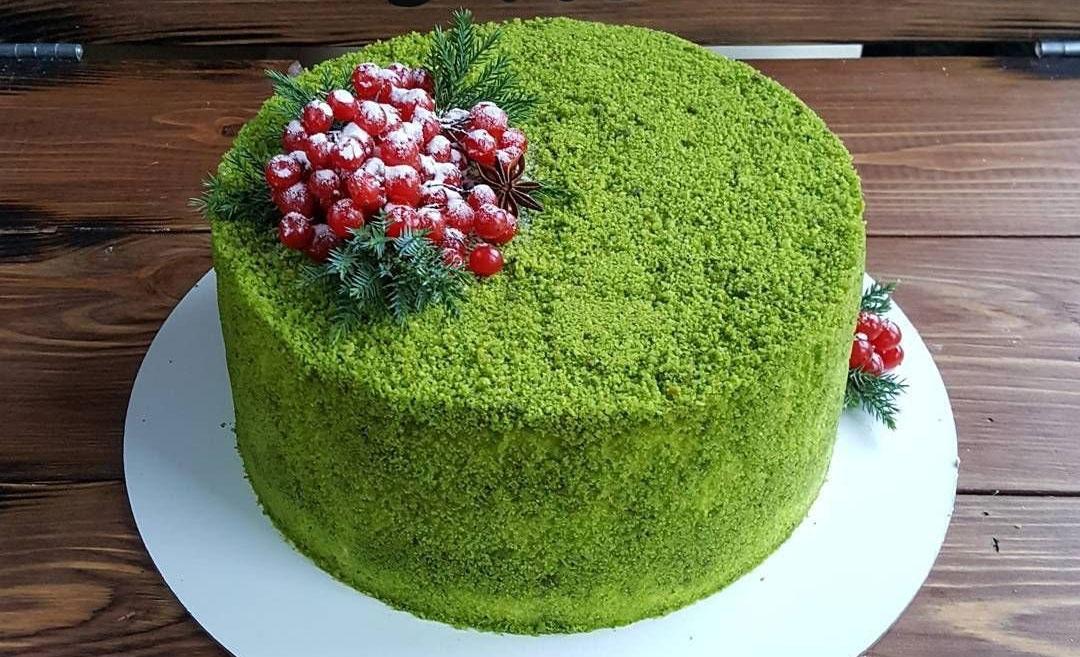 Бисквитный мох в декоре торта