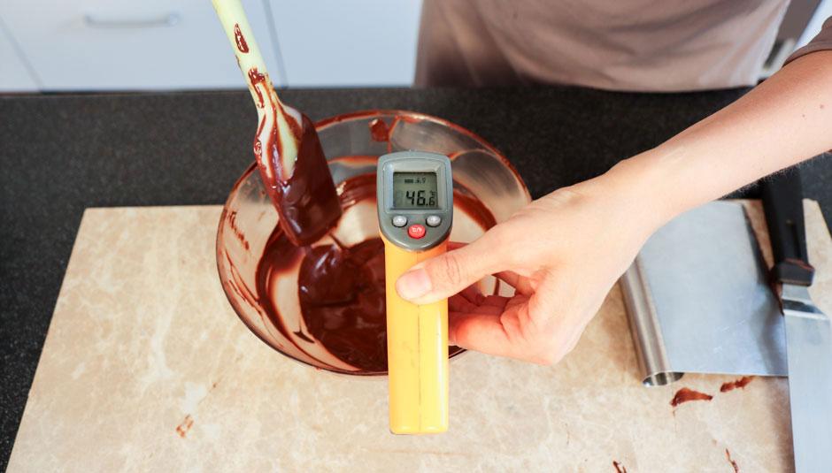 Пошаговая инструкция темперирования шоколада на граните - шаг 4